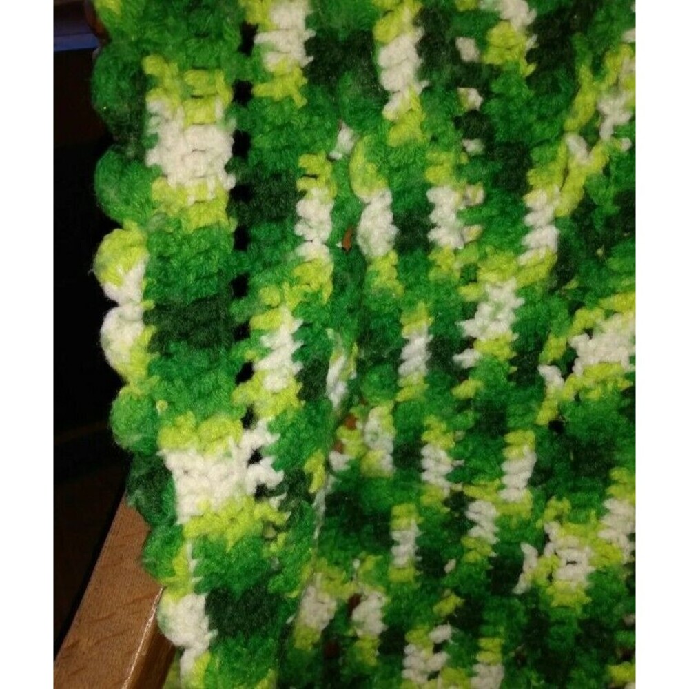 Handmade Afghan Green Crochet Blanket Farmhouse Granny Cottage Vintage - Picture 3 of 3